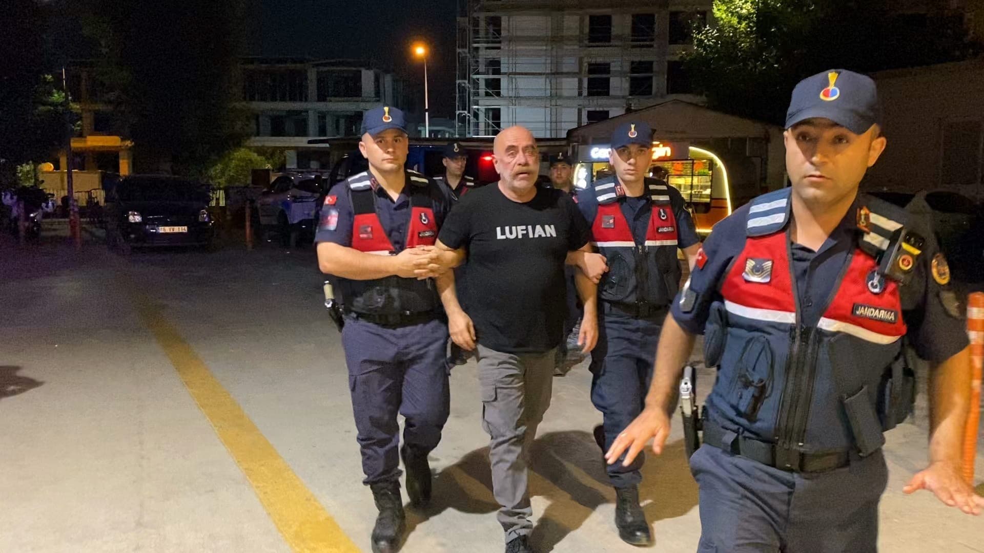 Ezel Akay, adli kontrolle serbest bırakıldıktan sonra açıklama yaptı