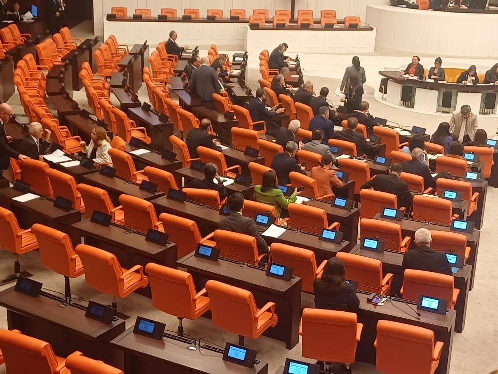 Meclis'te yeni parti kuruldu, CHP'nin yeri değişti