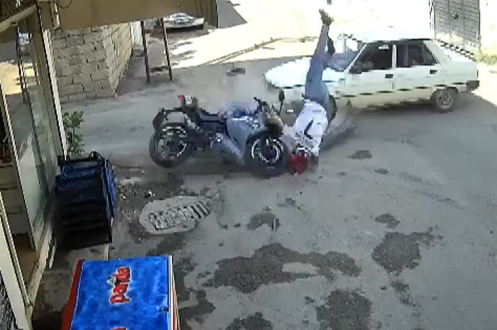 Adıyaman'da motosiklet kazasında sürücü havaya fırladı