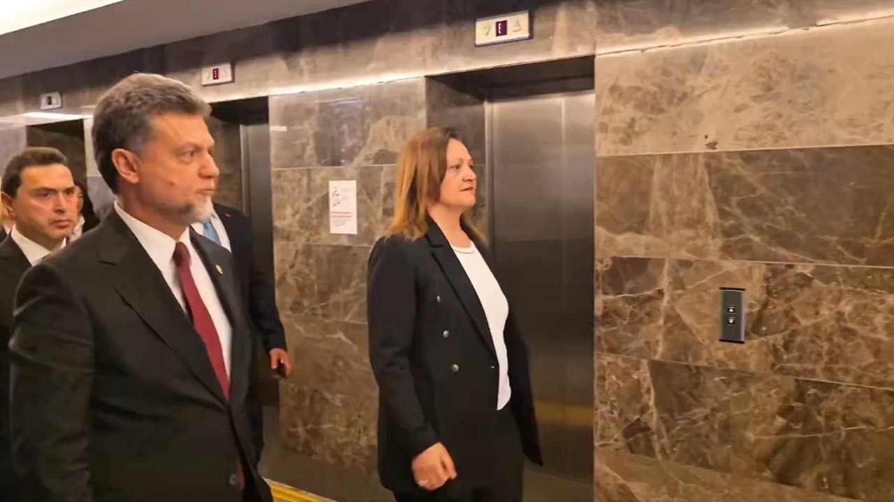 Burcu Köksal AK Parti Genel Merkezi'ne gitti