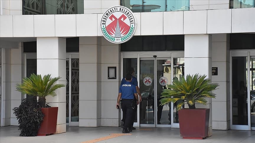 Döşemealtı Belediyesi'ne operasyon. Eski başkan dahil 22 kişi hakkında gözaltı kararı
