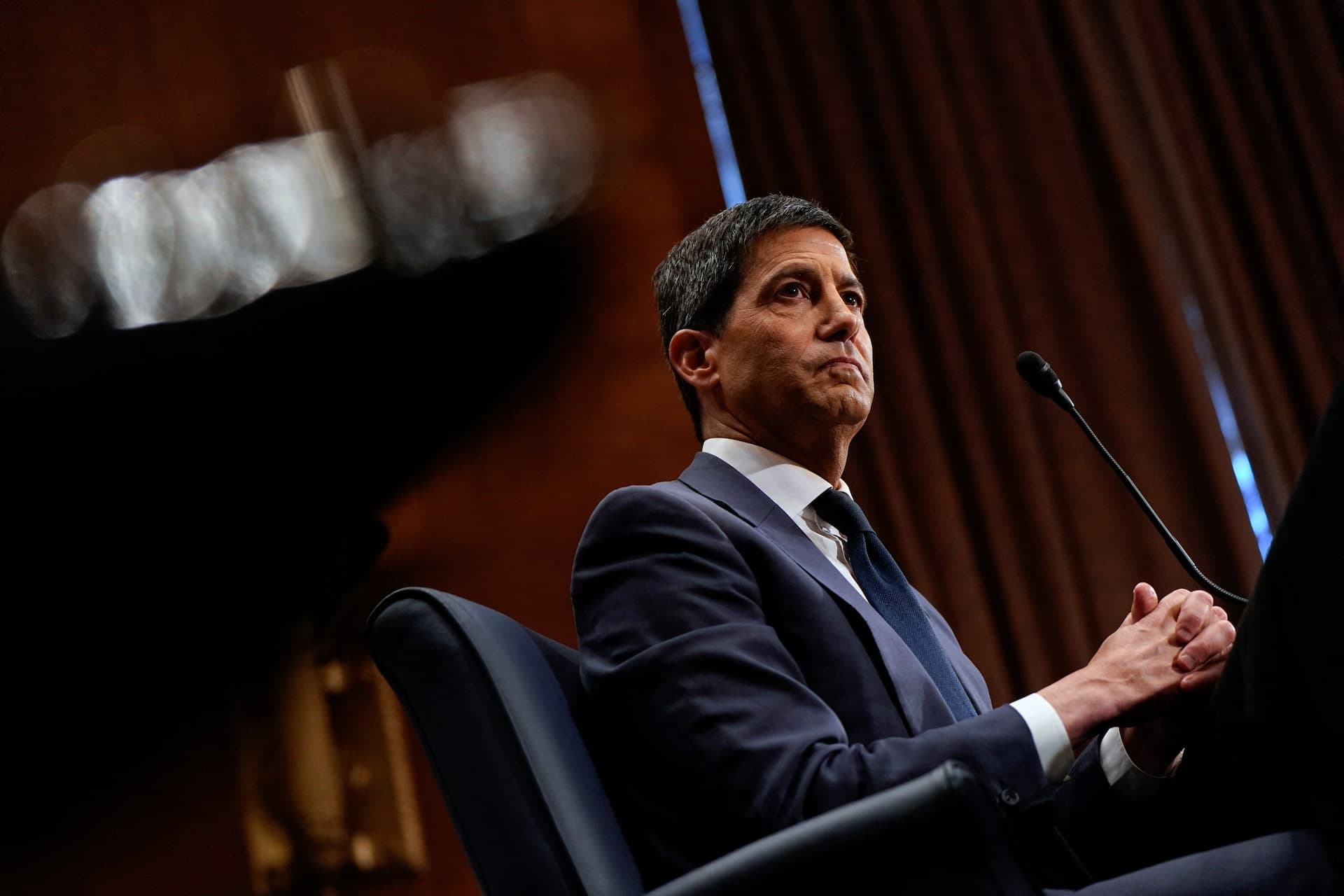 Kevin Warsh, FED Başkanı olarak Senato'dan onay aldı.