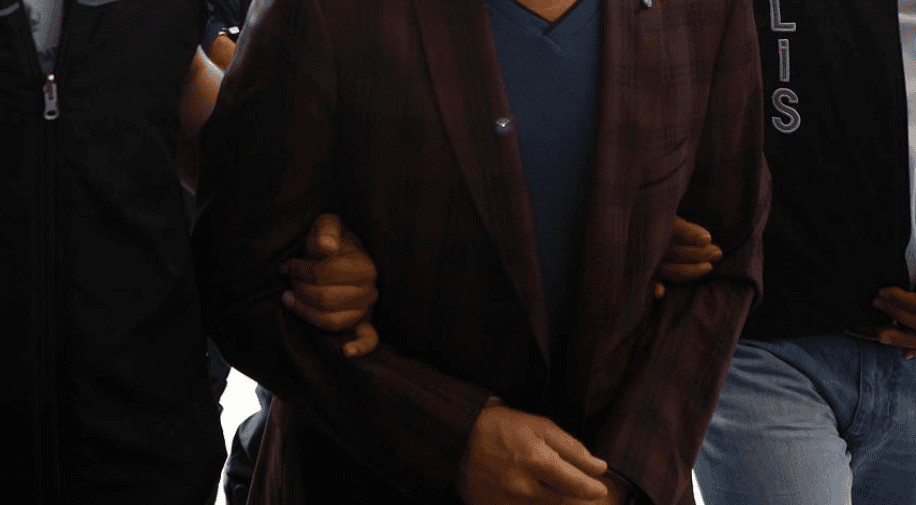 Polisin şüphelenerek GBT yaptığı şüpheli "aranıyor" ifadesiyle yakalandı