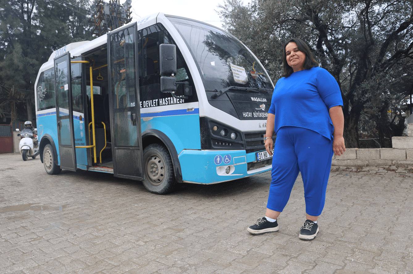 Yaptığı şakaya eşinden destek gelince Zeynep Kaptan minibüs direksiyonuna geçti