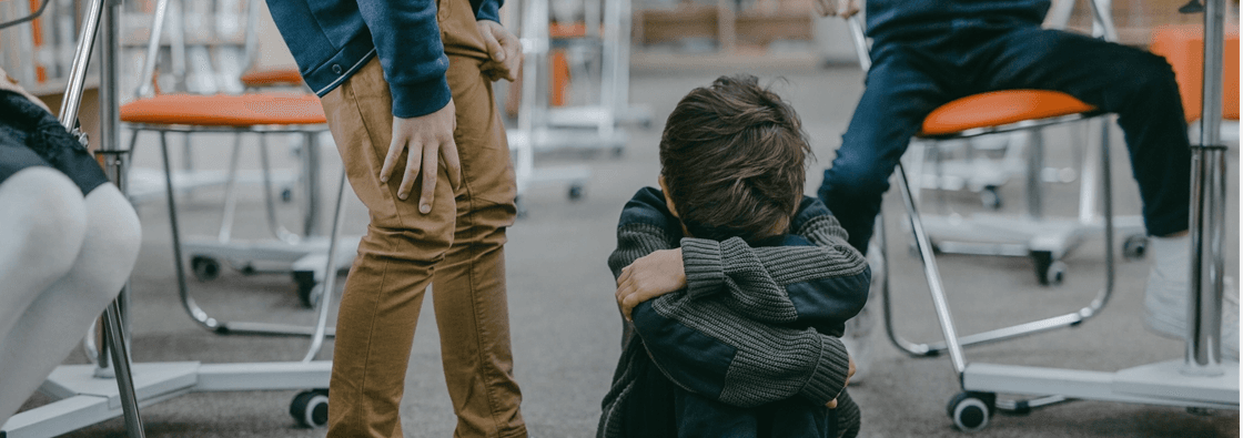Akran ve veli zorbalığı. "Seni babama öldürtürüm" diyen öğrencinin velisi okulu birbirine kattı