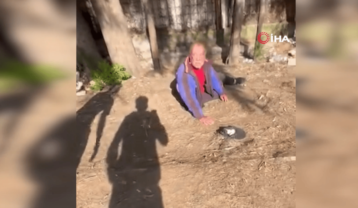 Sokakta uyuyan yaşlı adamı uyandırıp yüzüne tekme attılar