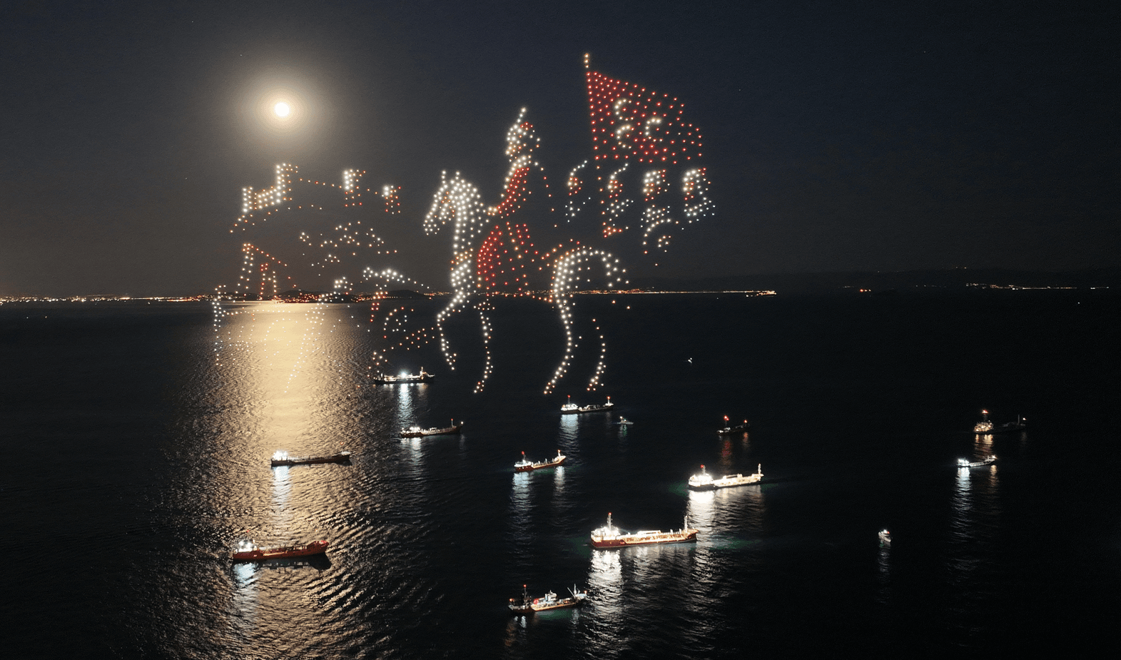 İstanbul'un fethinin 573. yılı dronlu ışık gösterisiyle kutlandı