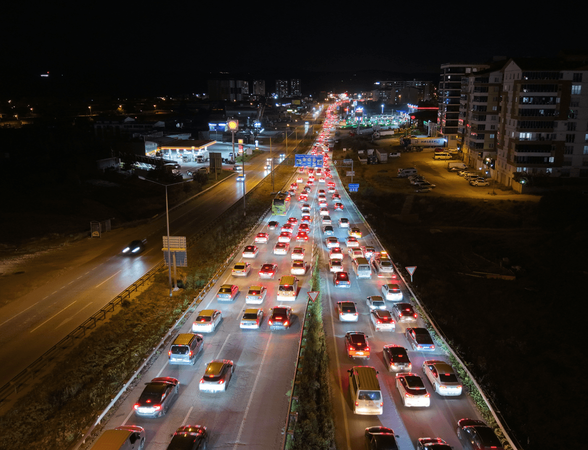 Tatilciler dönüş yolunda, trafik yoğunluğu arttı