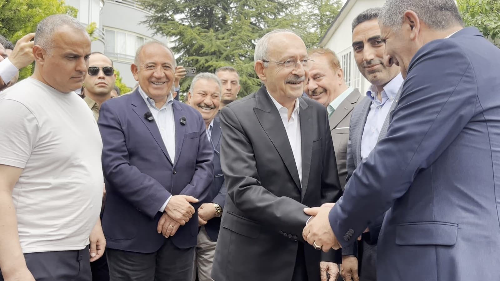Kılıçdaroğlu, partilileriyle bayramda bir araya geldi