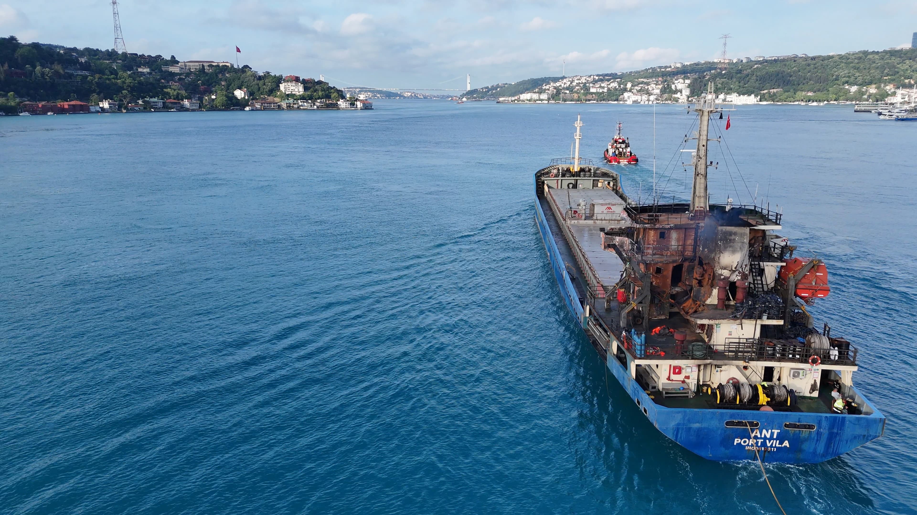 Karadeniz'de saldırıya uğrayan kargo gemisi İstanbul'a ulaştı