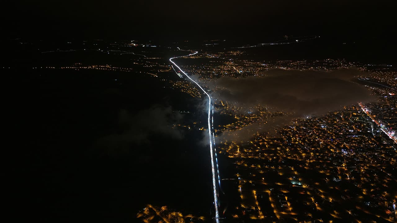Dönüş çilesi. Araç trafiği 40 kilometreyi aştı