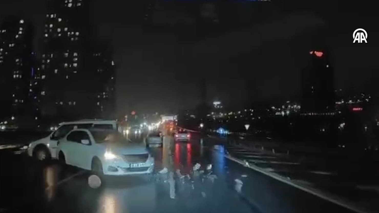 Korkunç kaza araç kamerasına yansıdı