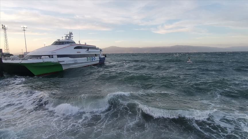 Deniz ulaşımına lodos engeli. İDO ve BUDO'dan sefer iptalleri