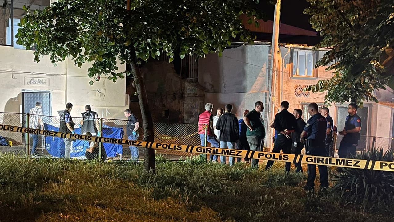Bursa'da bir çift sokakta silahlı saldırıya uğrayarak hayatını kaybetti