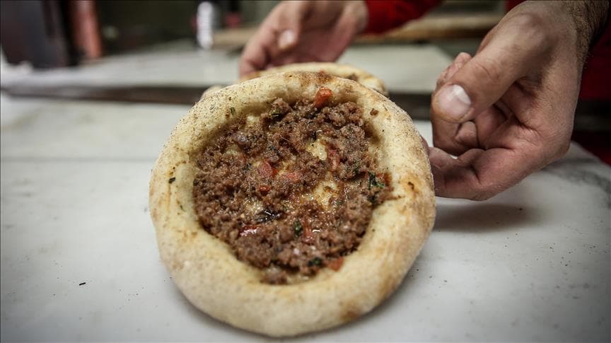 Bursa'daki ünlü pide salonunda tek tırnaklı et bulundu