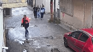 Adana'da vicdanları sızlatan olay: 52 yaşındaki adam çocuklar tarafından darbedildi