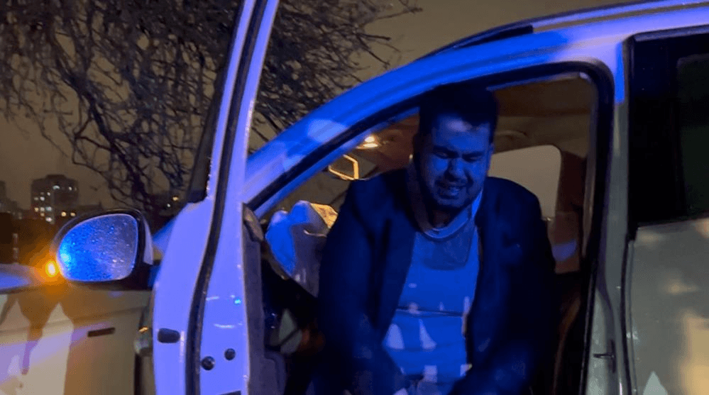 Tarlaya giren otomobil ağaca çarptı, sürücü gözyaşlarını tutamadı