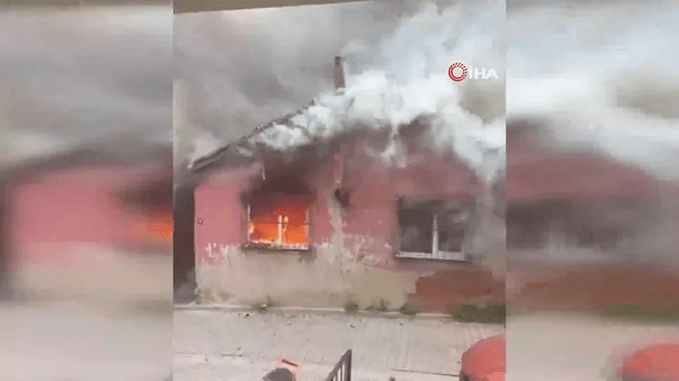 Gecekondu alevlere teslim oldu: 1 ölü