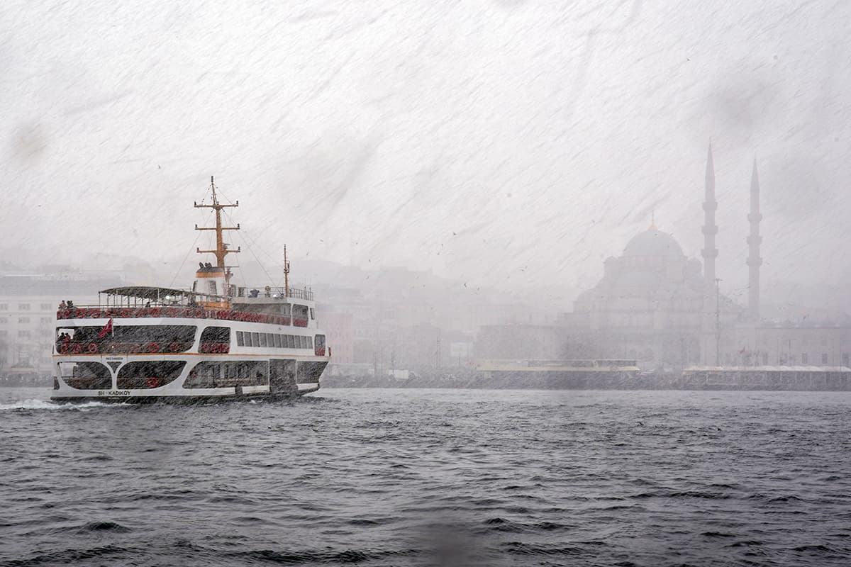 Sıcaklık önce artacak sonra düşecek. İstanbul'da hafta sonu yeniden kar geliyor