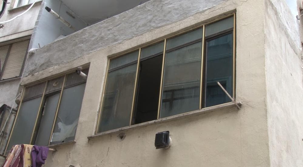 İstanbul'da 4 katlı binada yangın. Bir can kaybı var