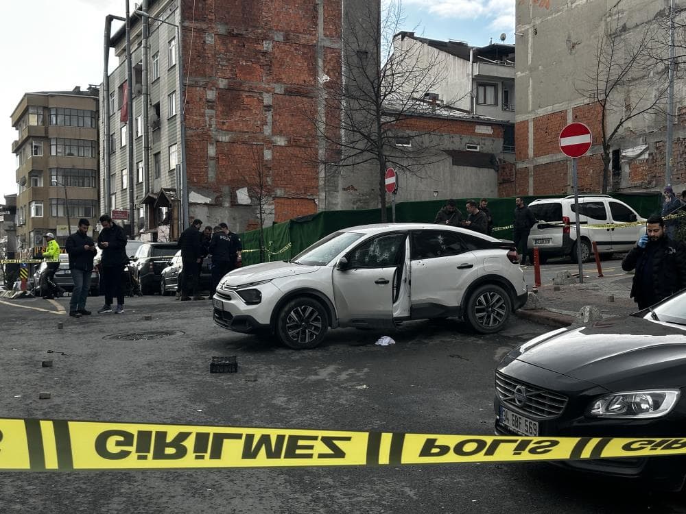 Kağıthane'de kanlı pusu. 26 yaşındaki Burak aracında öldürüldü