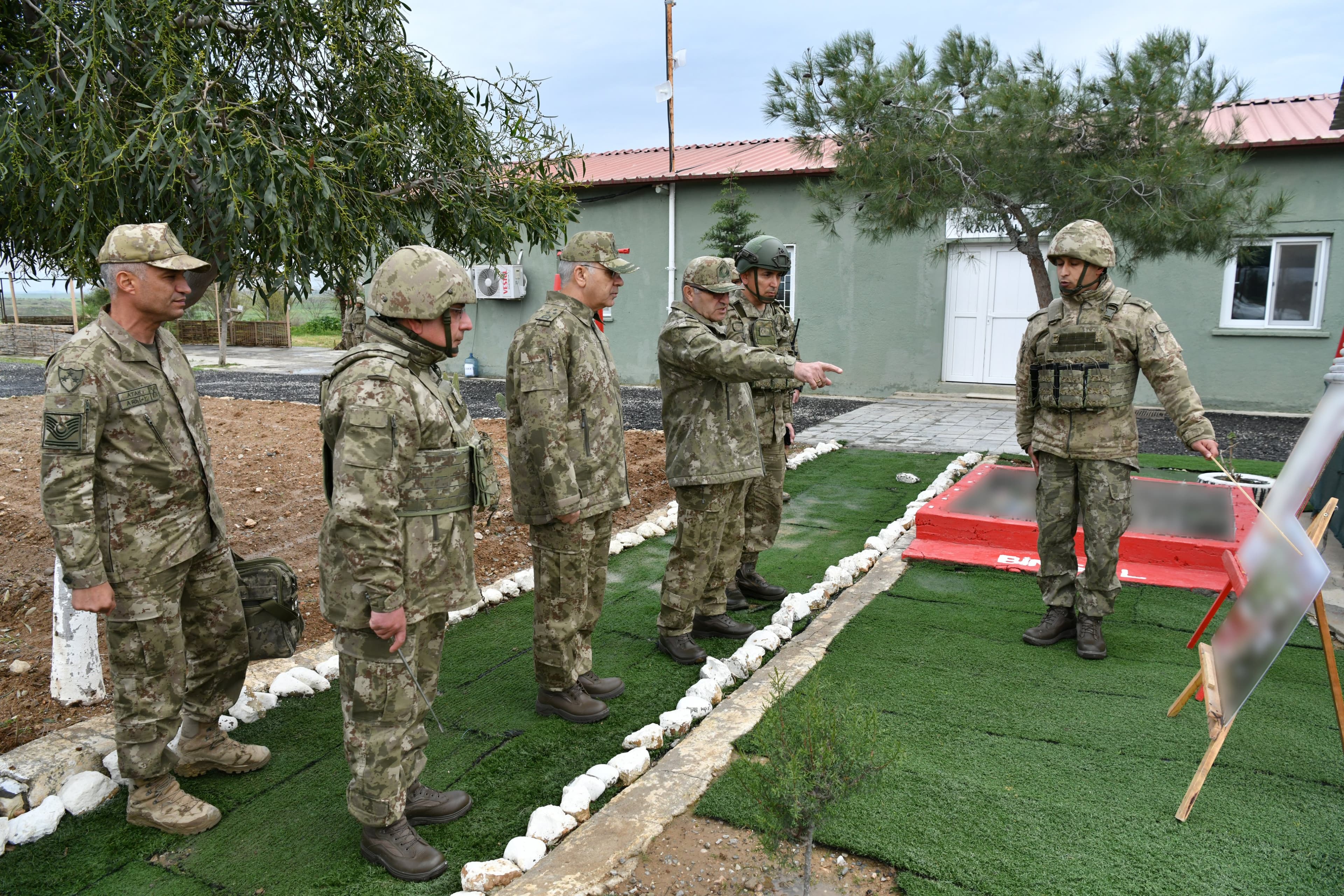 Orgeneral Tokel, KKTC'deki askeri birlikleri denetledi