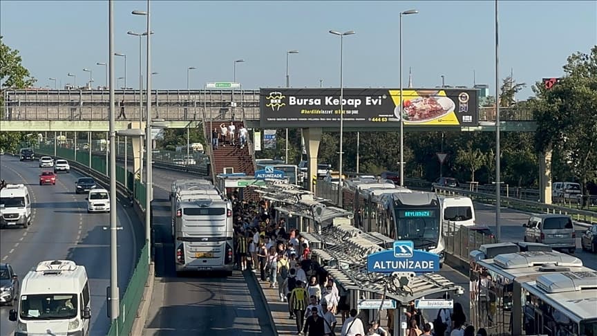Yarın altı metrobüs durağı kapalı, Fatih Sultan Mehmet Köprüsü kullanılacak