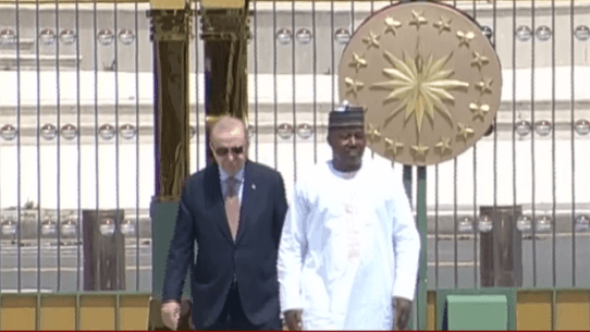 Nijer Cumhurbaşkanı Tchiani, Erdoğan tarafından resmi törenle karşılandı.