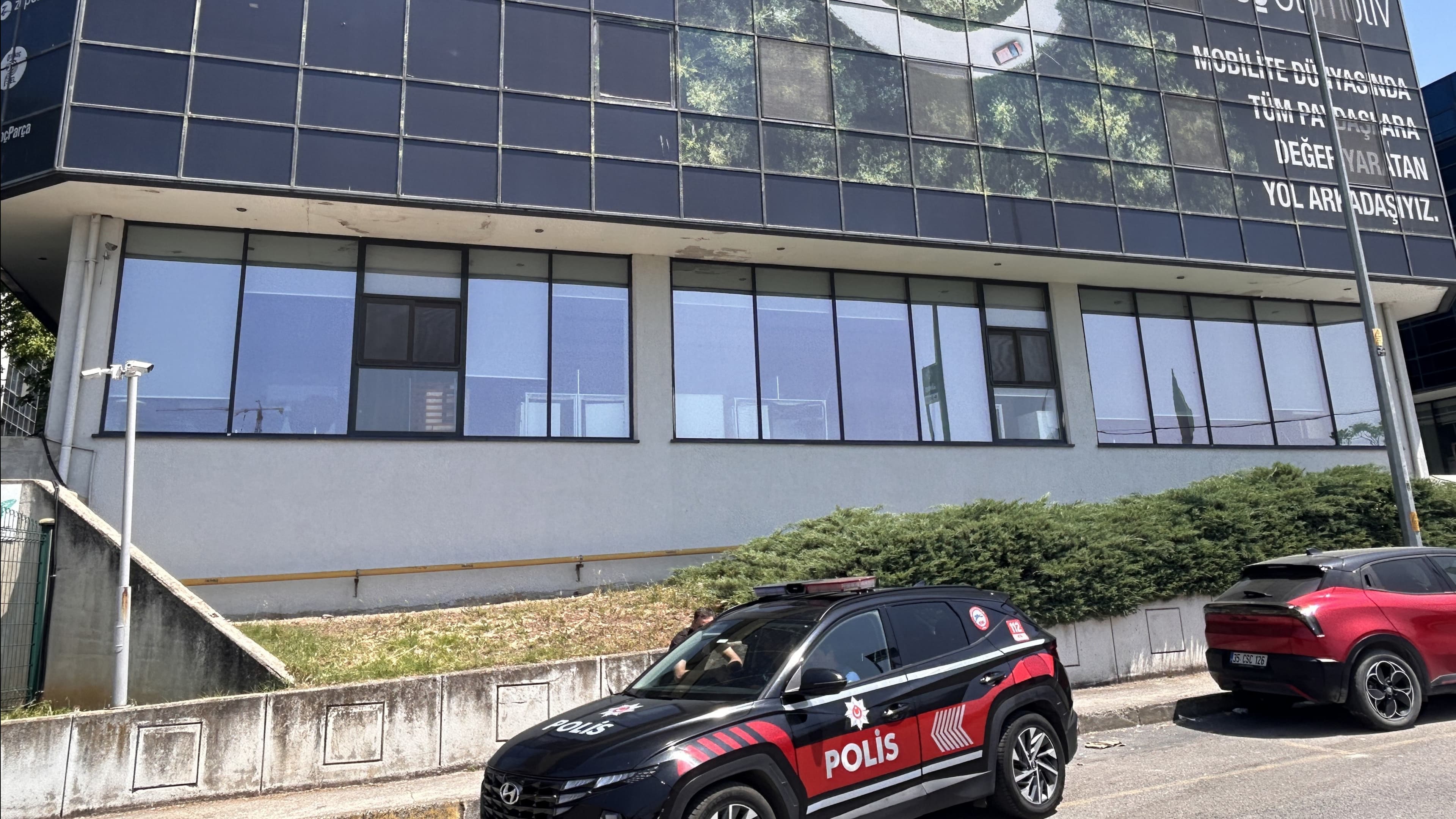 Otokoç Genel Müdürlüğü binasına silahlı saldırı. Ömer Çelik: Saldırıyı lanetliyoruz
