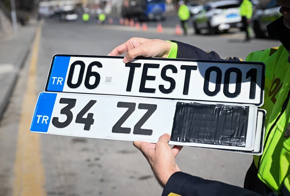 APP plaka tartışması: İnternette satışı sürüyor, sahteciler yeni yöntemler peşinde