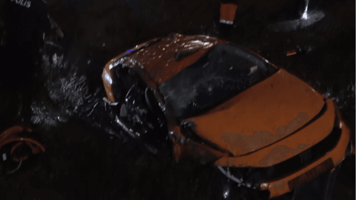 Bayramın ilk günü yürek yakan kaza. Pendik'te taksi su kanalına uçtu: 3 ölü