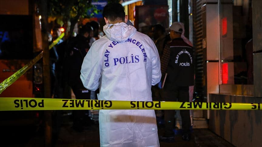 Eski eşini katledip intihar etti