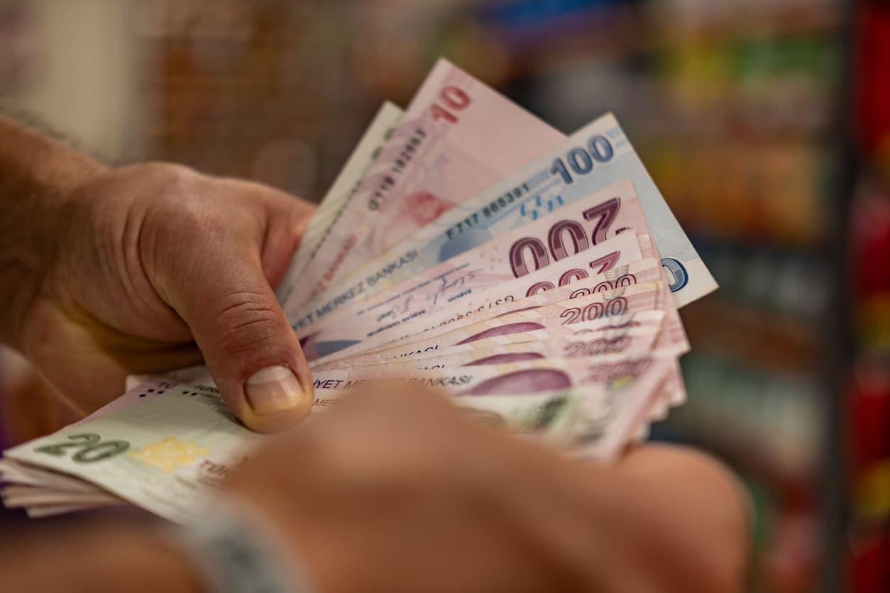 Bakan Işıkhan, maaşların erken yatırılacağını duyurdu.