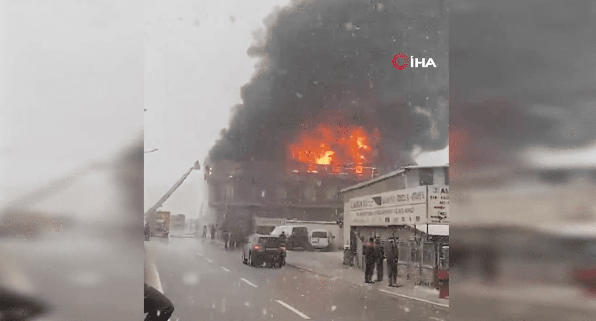 Tuzla'da çakmak fabrikasında yangın. Gökyüzünü siyah dumanlar kapladı