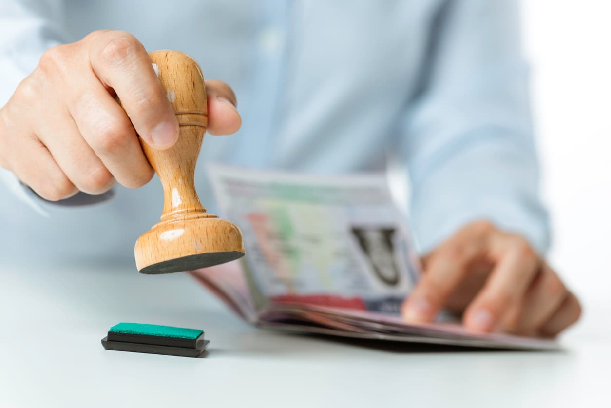 Ticaret Bakanlığı vize firmalarının reklamlarını durdurdu