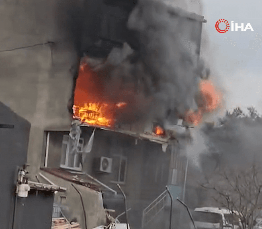 Büyükçekmece'de korkutan yangın. Ekipler sevk edildi