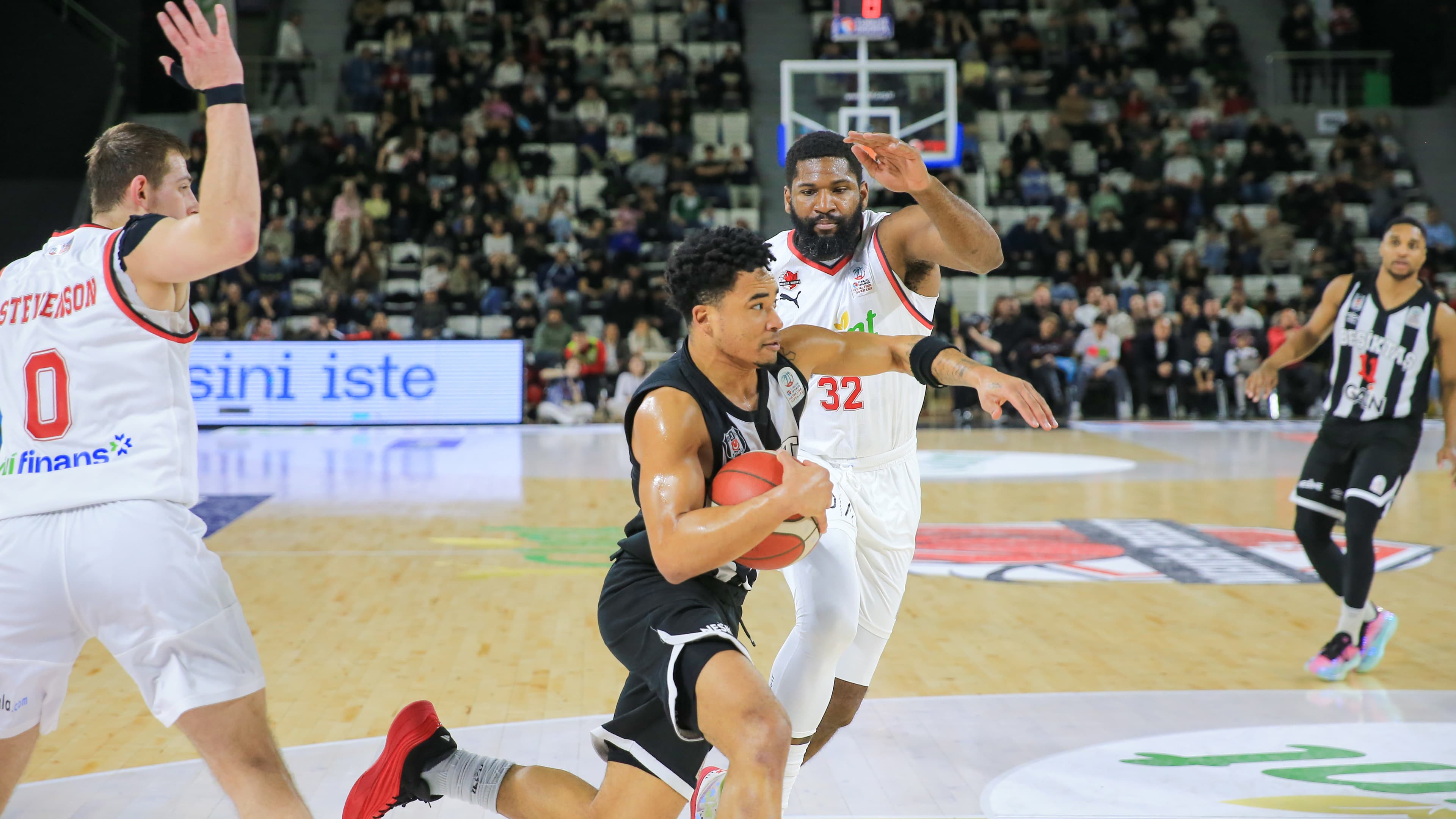 Beşiktaş GAİN, Manisa deplasmanında "100" sayı barajını aştı