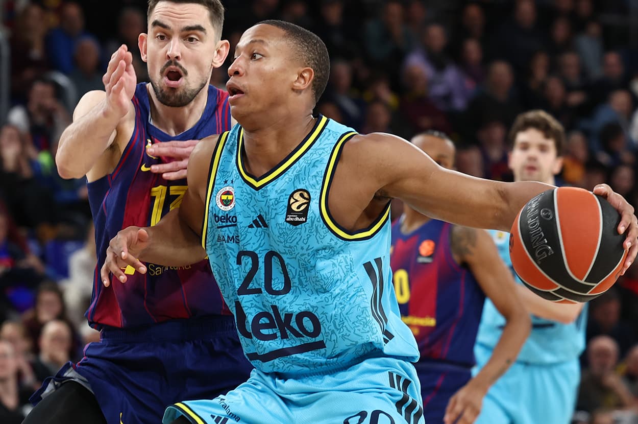 Fenerbahçe'de Devon Hall'e menisküs operasyonu