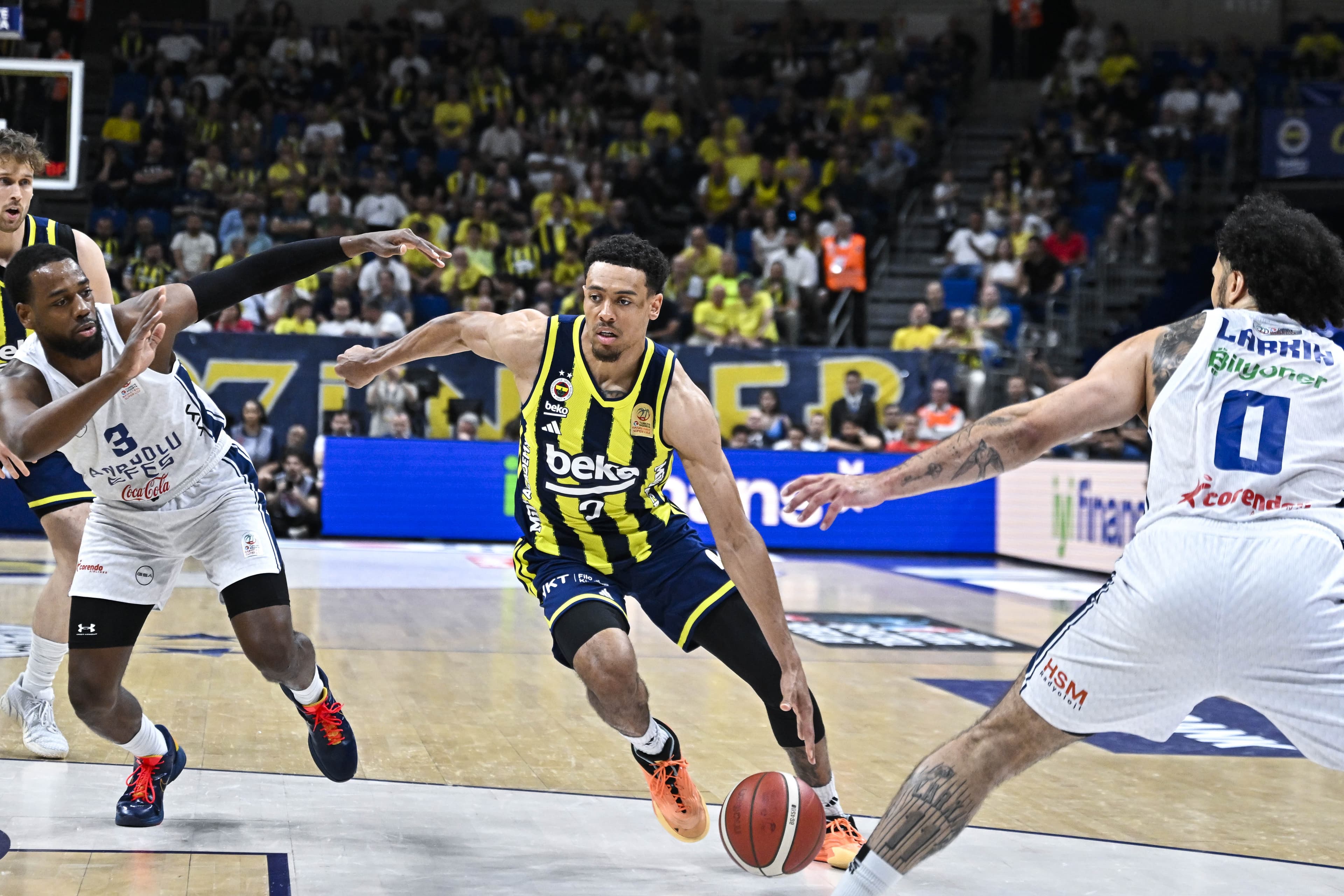 Fenerbahçe Beko, Anadolu Efes'i yenerek finale bir adım daha yaklaştı