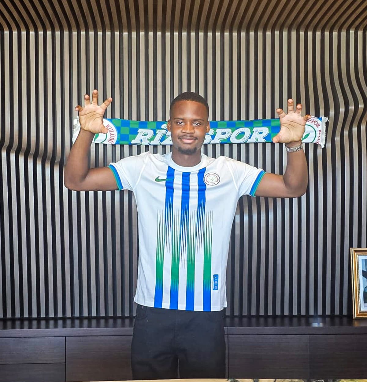 Çaykur Rizespor, Siaka Bakayoko'yu 3 yıllık sözleşmeyle transfer etti