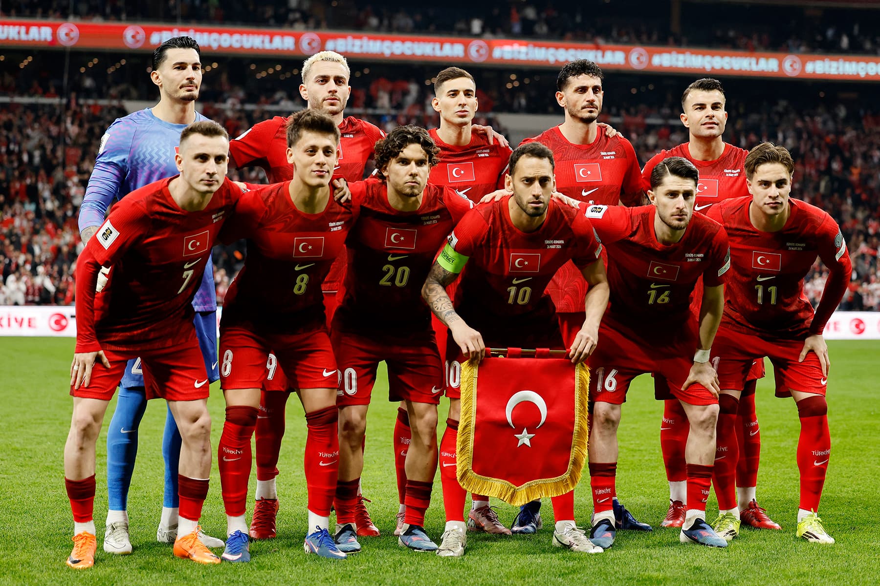 "Bu maçtan çıkarabileceğimiz iki ders var" | Spor yazarları A Milli Takım için ne dedi?