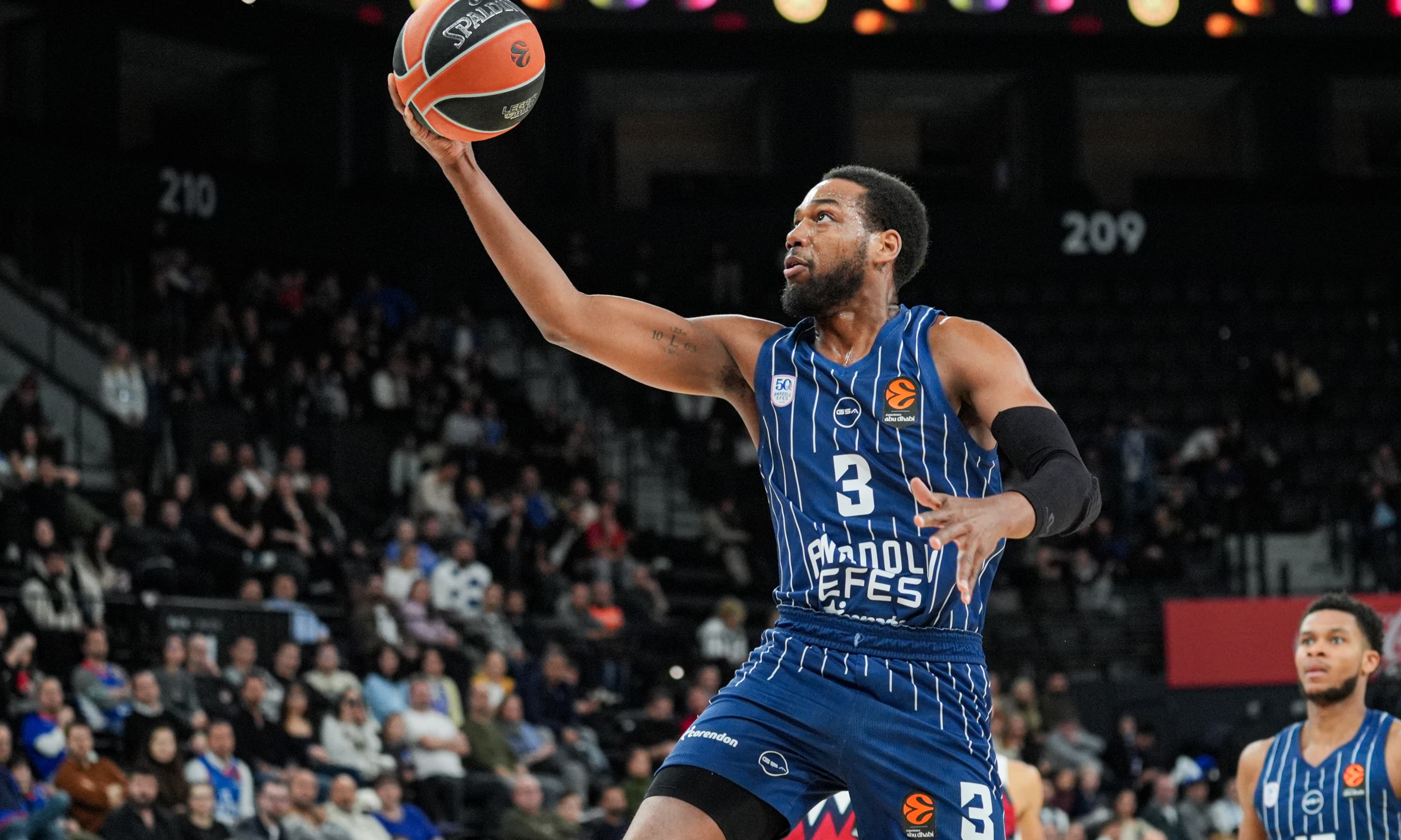 Anadolu Efes son periyotta yıkıldı