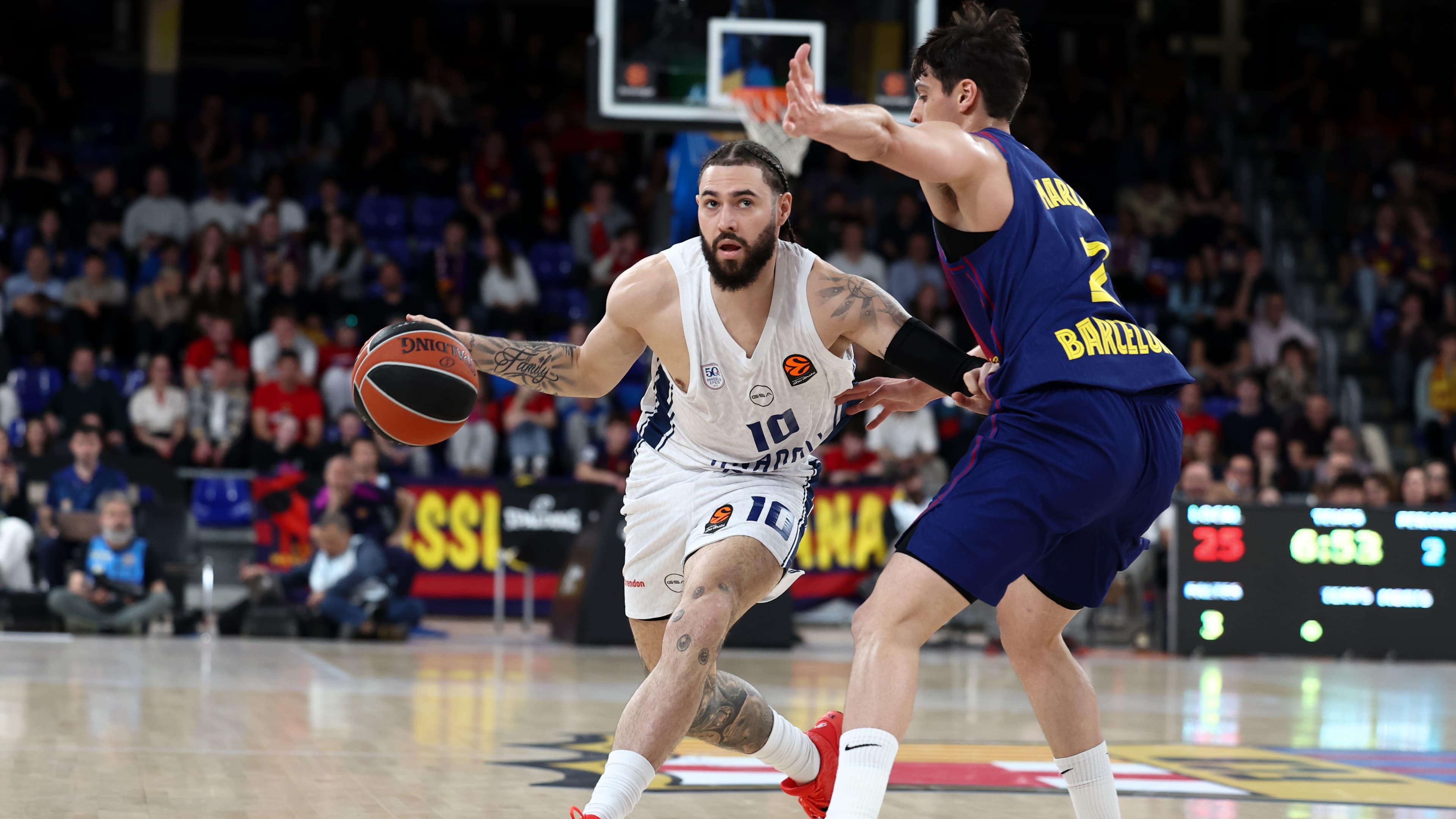 Anadolu Efes, Barcelona'da sezonun 23. mağlubiyetini aldı