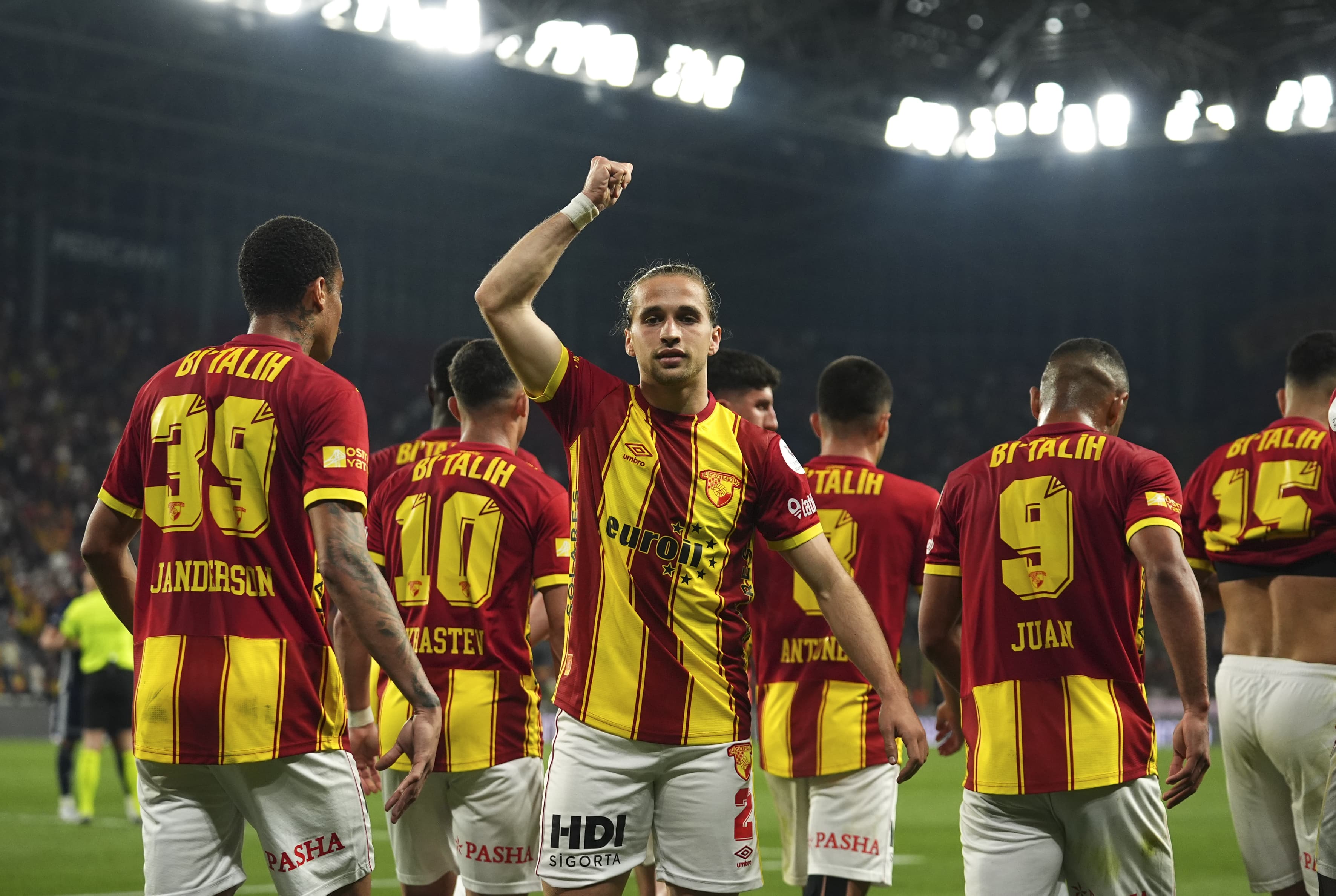 Göztepe, Antalyaspor'u 2 golle geçti