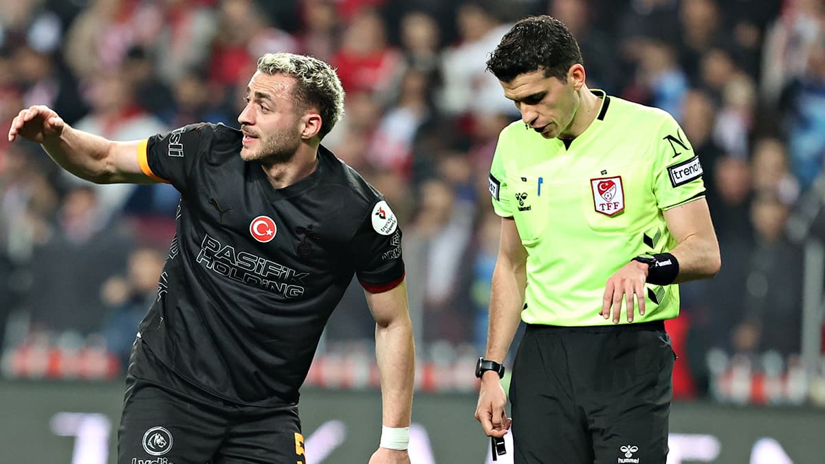 Samsunspor-Galatasaray maçı Trio ekibini karıştırdı! 2 pozisyonda birbirine girdiler