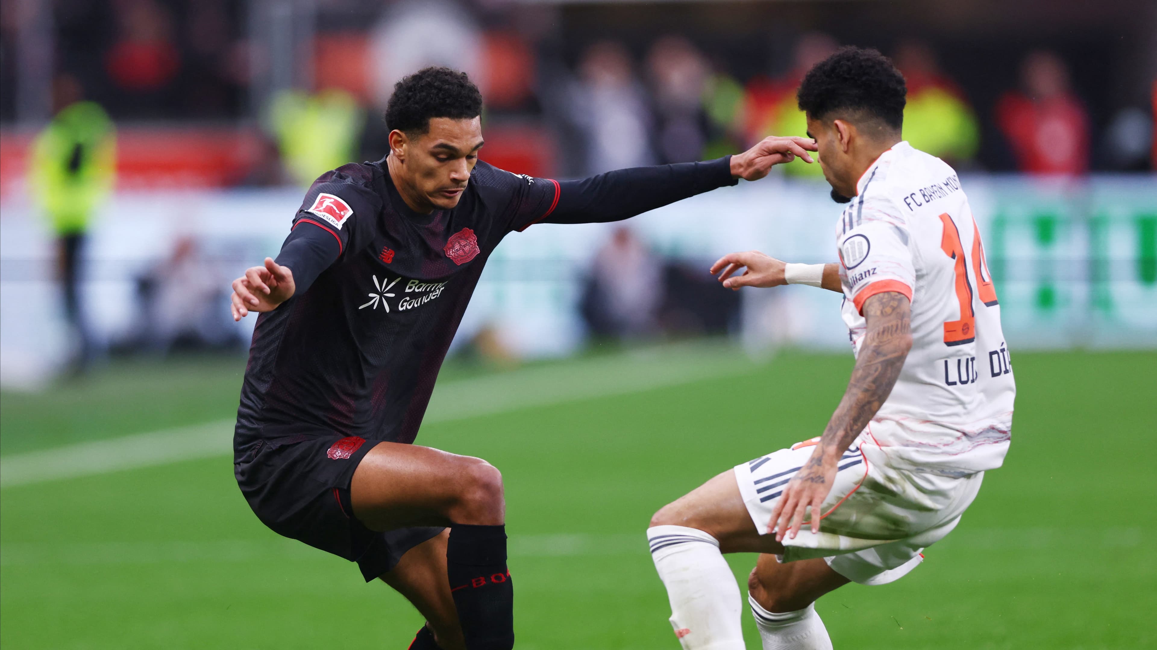 Bundesliga'da inanılmaz maç: Bayern Münih 9 kişi kaldı, 3 gol VAR'dan döndü