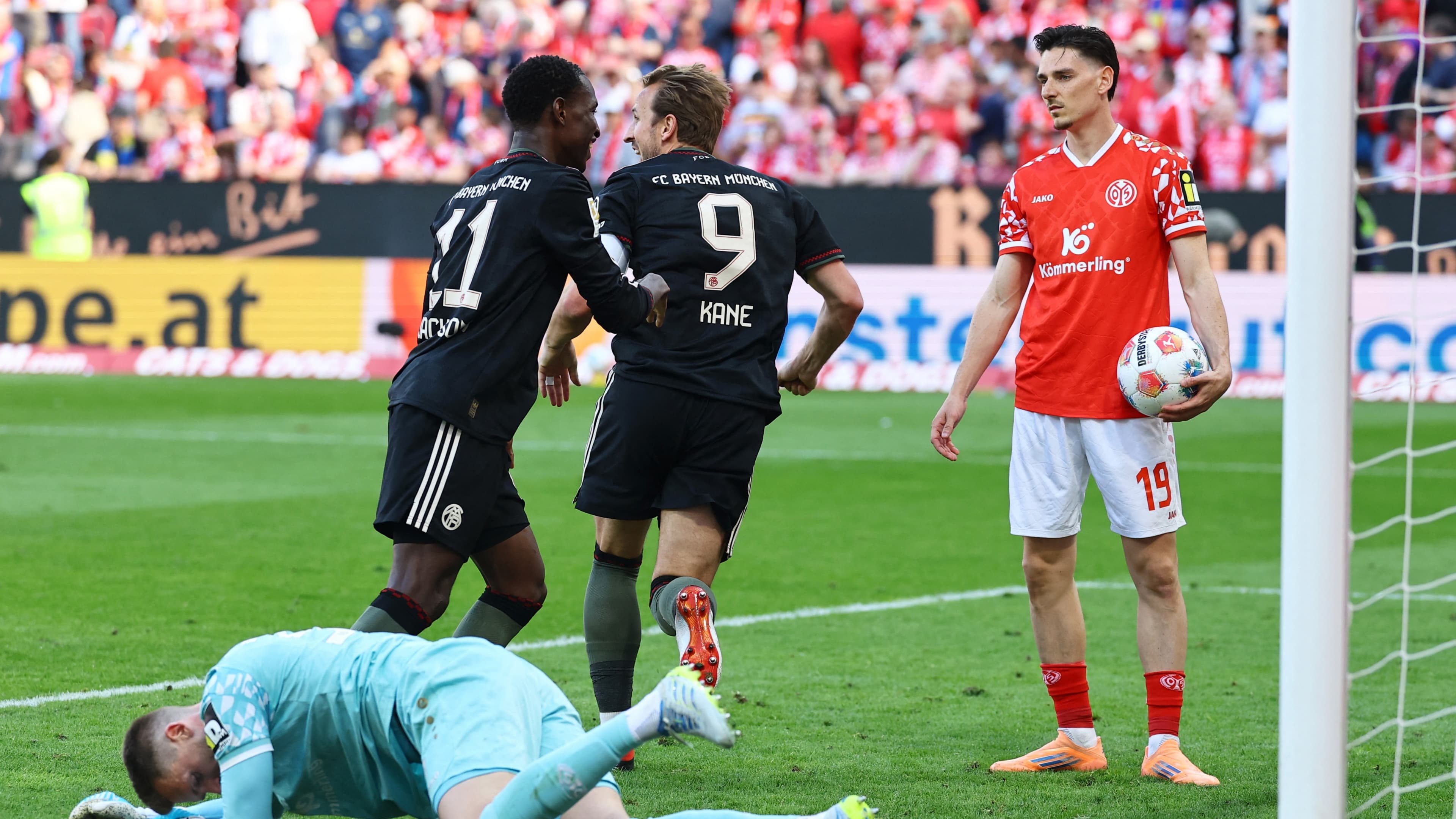 Bayern Münih'ten inanılmaz geri dönüş: İlk yarıyı 3-0 geride kapatmışlardı