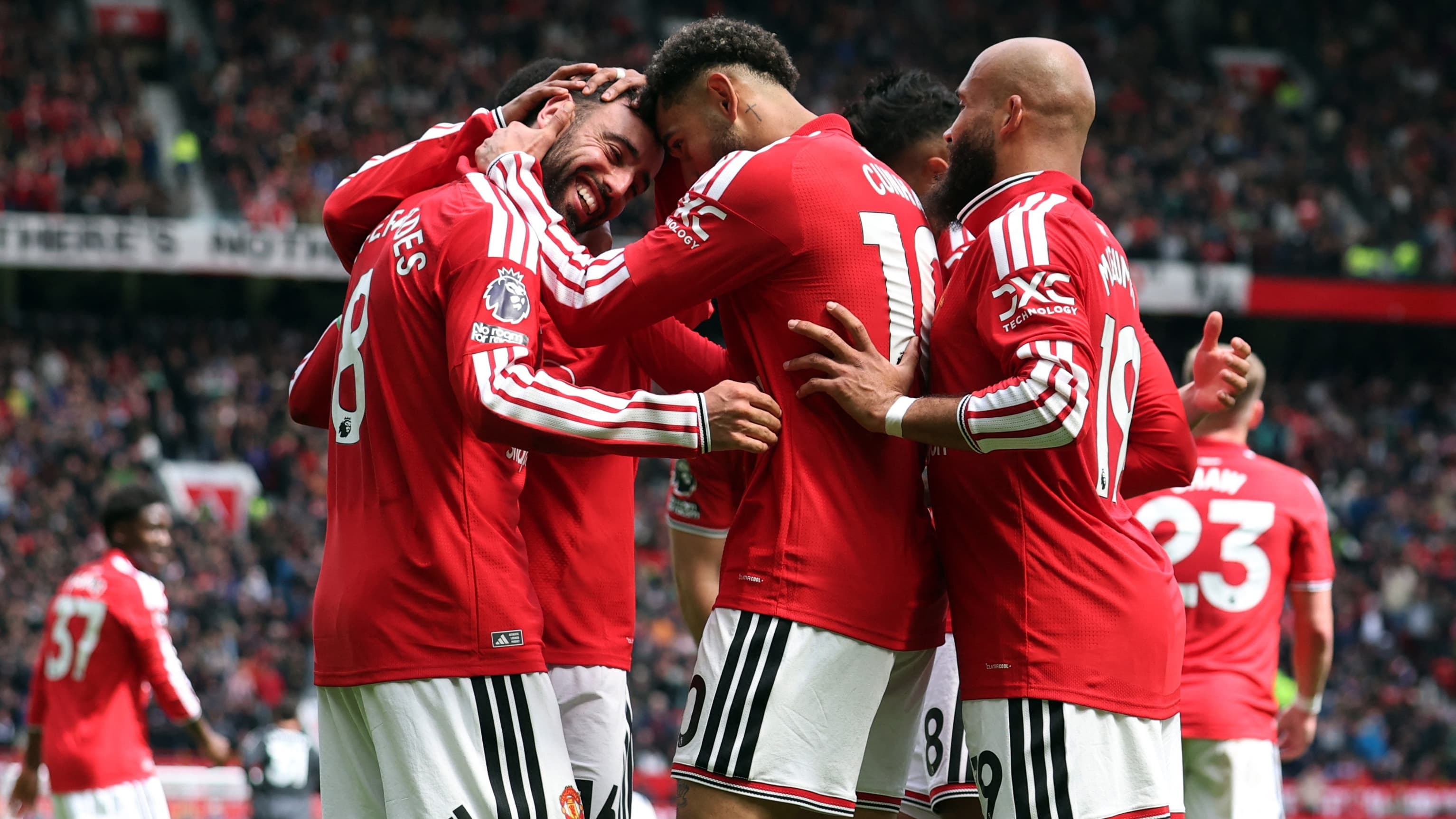 Manchester United, Nottingham Forest'ı 3-2 yenerek önemli bir galibiyet aldı