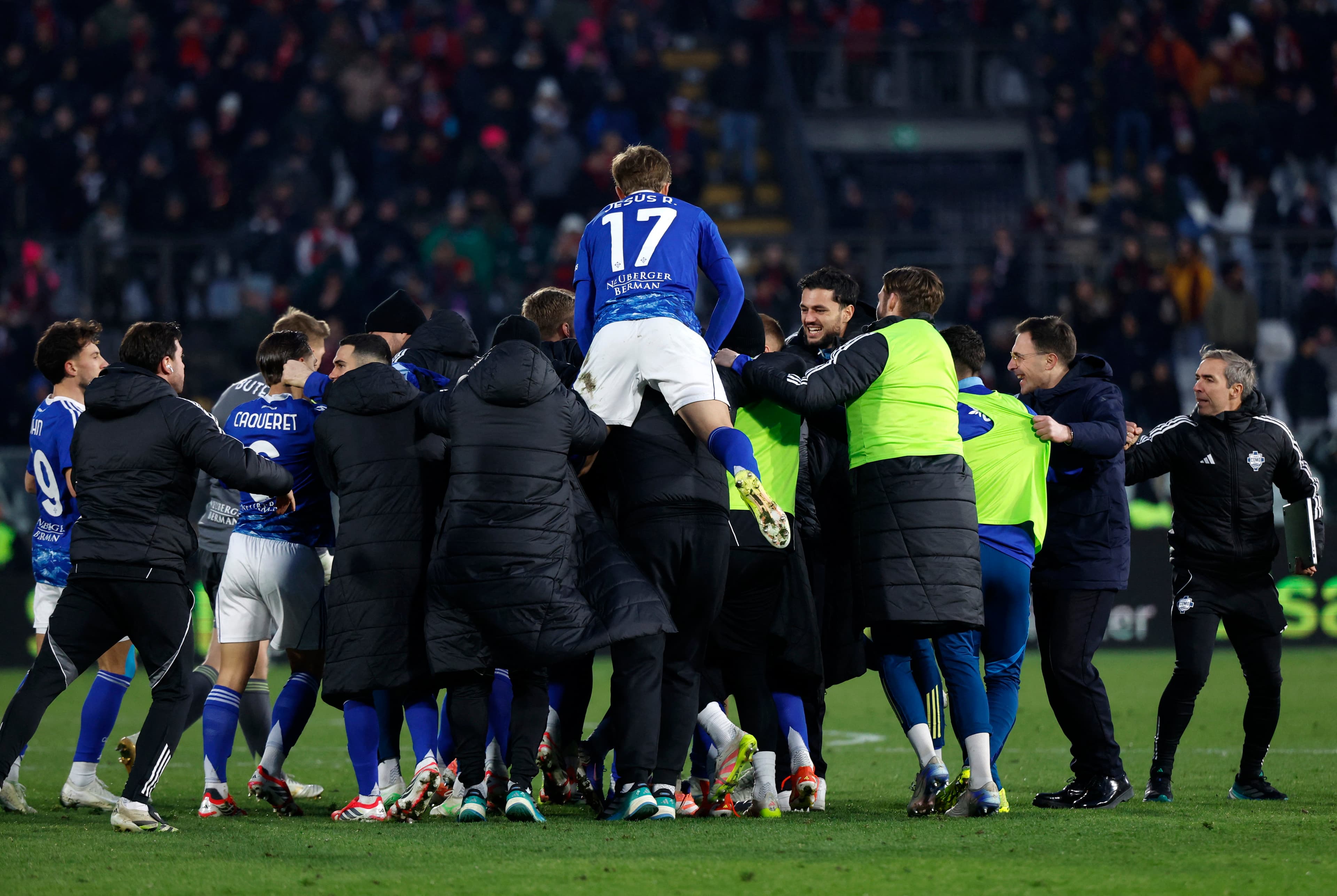 Serie A'nın sürpriz takımı Como deplasmanda Lazio'yu parçaladı