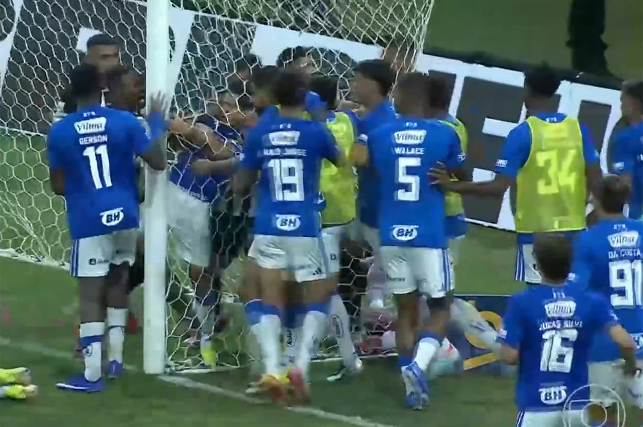 Koca ülke ayaklandı! 23 kırmızı kartın çıktığı maçta eşi benzeri görülmemiş kavga